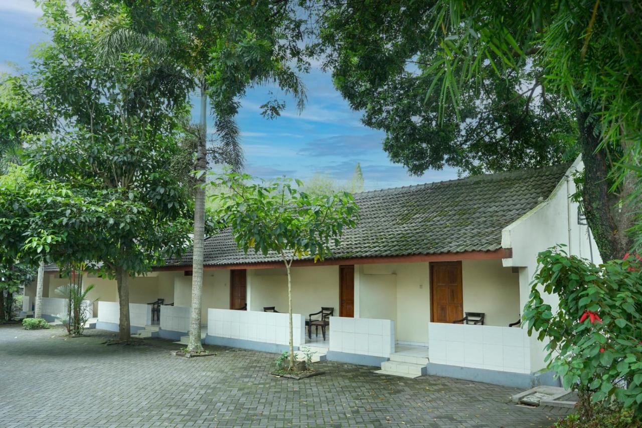 Front One Resort Indraloka Temanggung Exterior photo